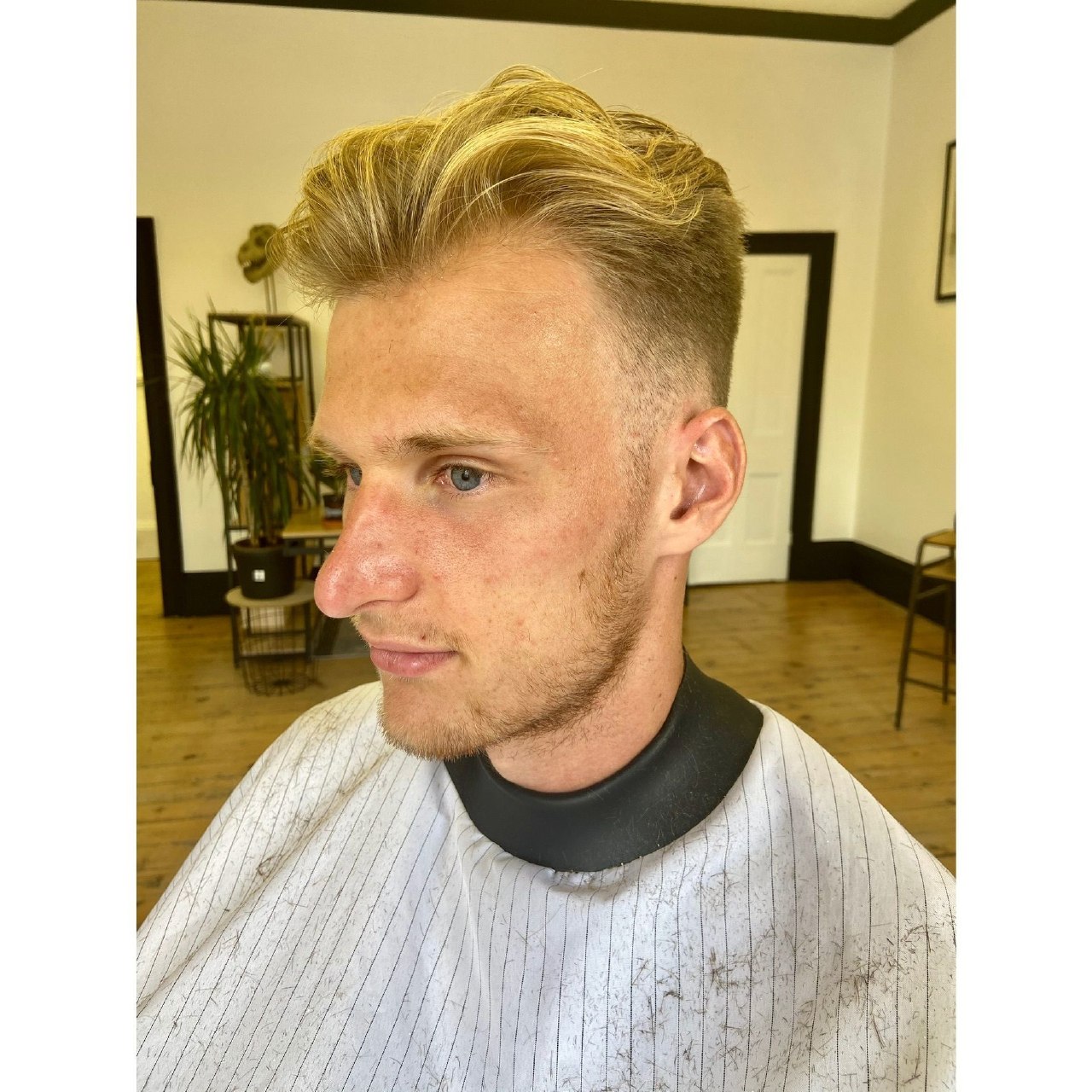 Home Curly hair cut at Luxury Cut